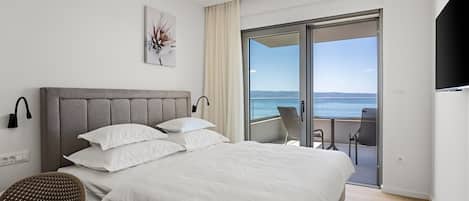 6 bedrooms, iron/ironing board, WiFi, bed sheets