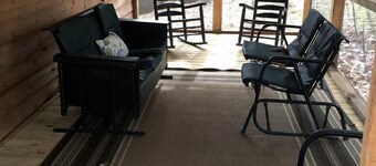 Rustic Cabin Retreat near Tallulah Falls, Perfect for an Escape to Georgia's Wilderness