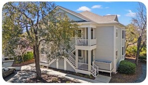 Exterior - 3-bedroom marsh views in Litchfield by the Sea with many amenities (Pawleys Island)