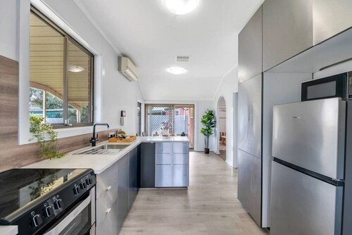 Barossa Gateway – Elizabeth Family Brick House