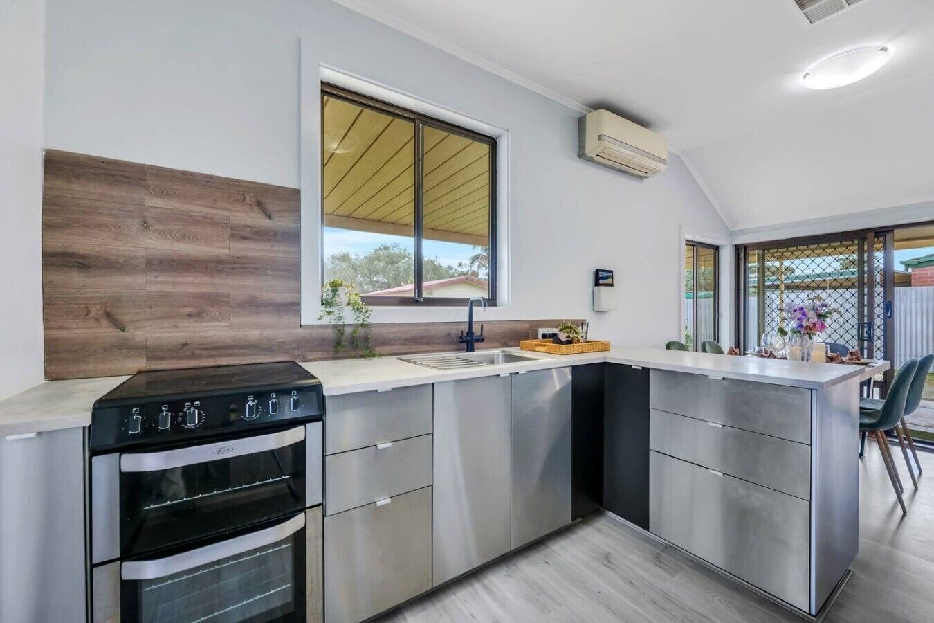 Fridge, oven, stovetop, toaster