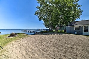Kayaking, fishing - Lakeside Retreat with Fire Pit & Pet-Friendly Escape in Houghton Lake, Michigan (Houghton Lake)