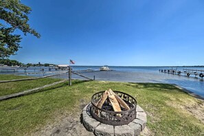 Unclassified image, 3 of 29, button - Lakeside Retreat with Fire Pit & Pet-Friendly Escape in Houghton Lake, Michigan (Houghton Lake)