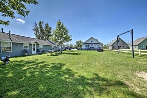 Unclassified image, 4 of 29, button - Lakeside Retreat with Fire Pit & Pet-Friendly Escape in Houghton Lake, Michigan (Houghton Lake)
