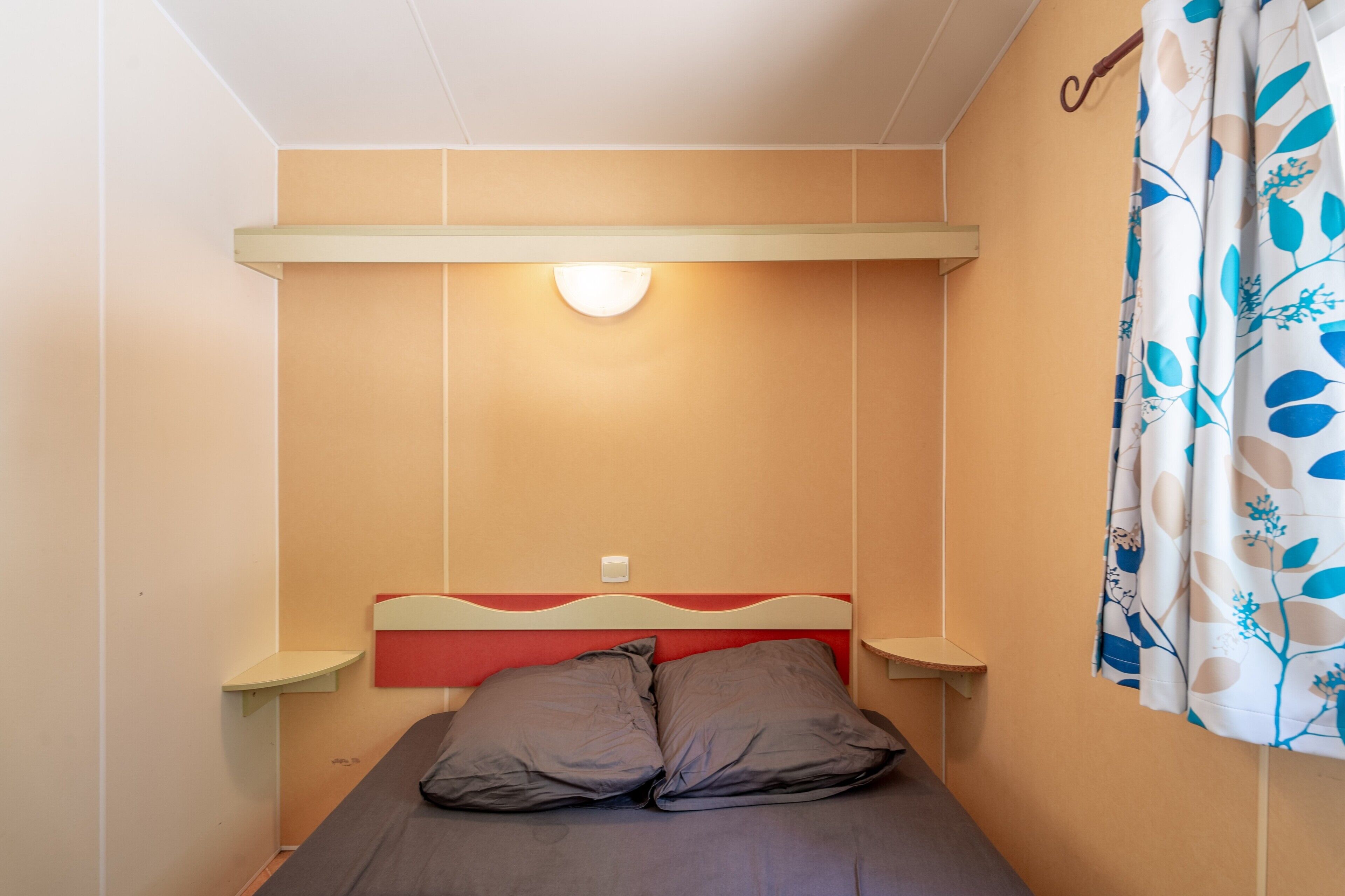 3 bedrooms, bed sheets