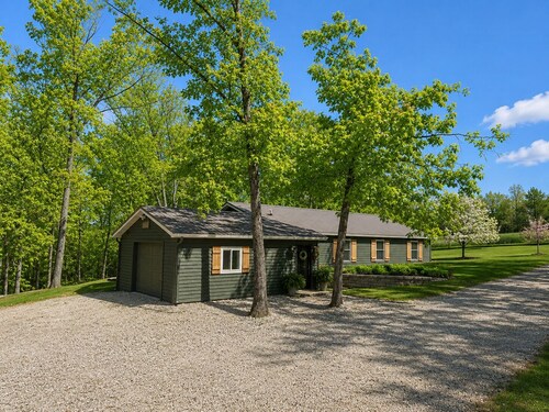Secluded Retreat: Updated Modern Home Near Mark Twain Lake
