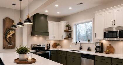 Secluded Retreat: Updated Modern Home Near Mark Twain Lake