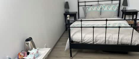 1 bedroom, WiFi, bed sheets