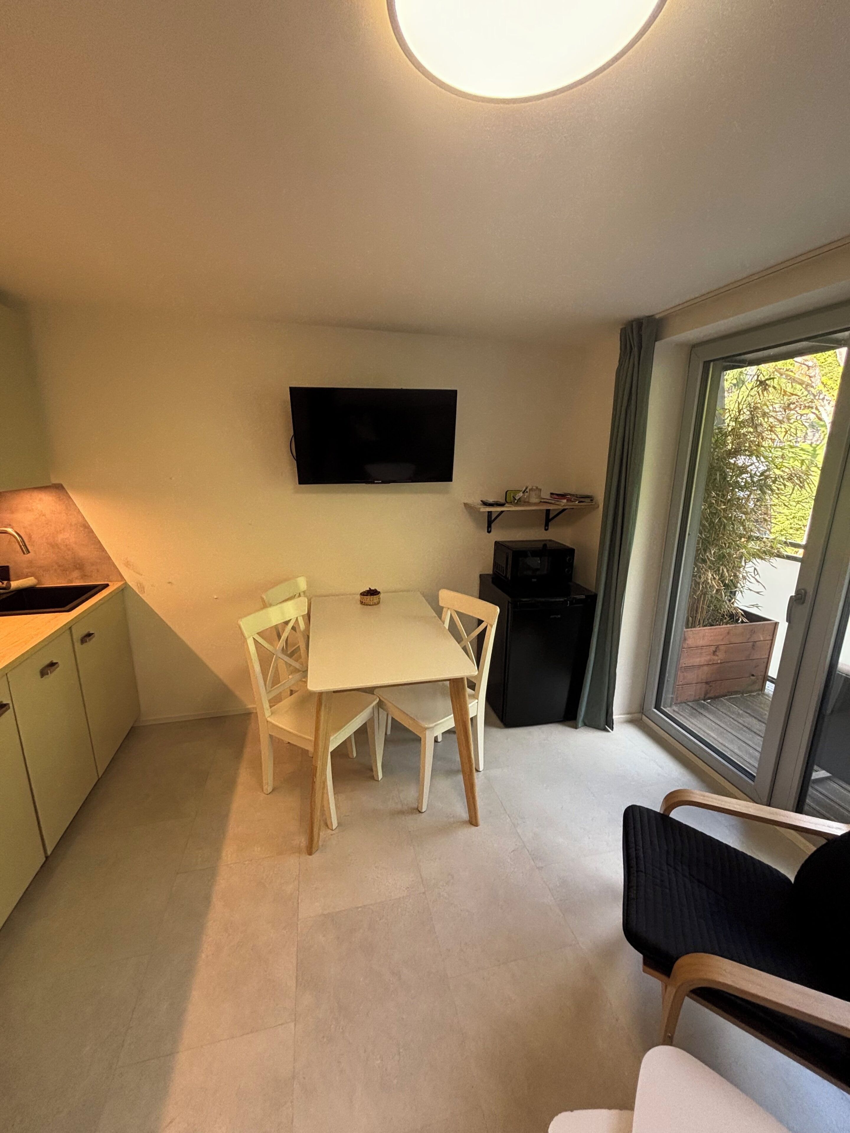 Deluxe Apartment, Balcony, City View | Dining