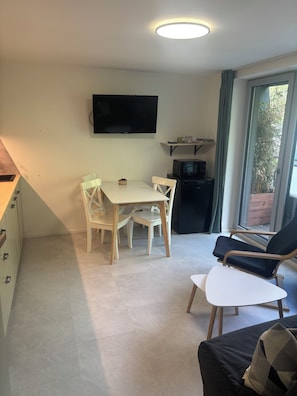 Deluxe Apartment, Balcony, City View | Interior