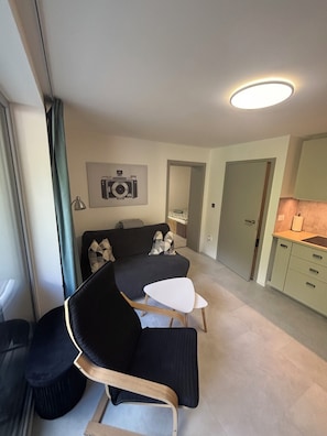 Deluxe Apartment, Balcony, City View | Living area