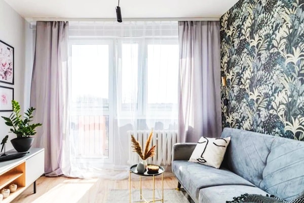 Deluxe Suite, City View | Living area