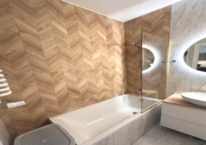 Deluxe Suite, City View | Bathroom - Apartmán Jizerský Klid (Jablonec Nad Nisou)