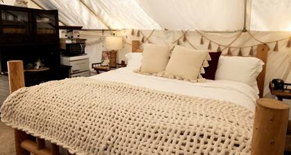 Luxury Safari Tent with Outdoor Clawfoot Tub and Firepit, Near Honey Grove, Texas