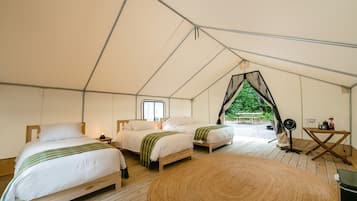 1 bedroom, bed sheets