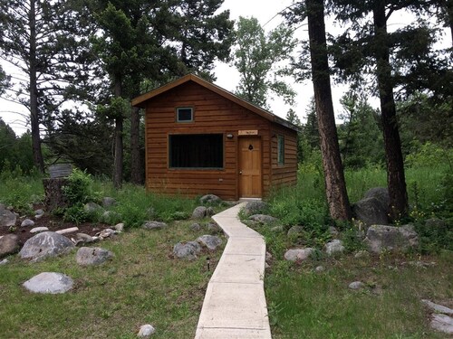 Cozy Couples Cabin Accommodation near Missoula, Montana