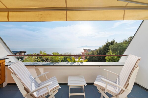 Property grounds - Terrace by the Sea Apartment with Sea View, Terrace, and Scenic Trails (Lavagna)