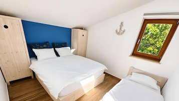 Iron/ironing board, WiFi, bed sheets