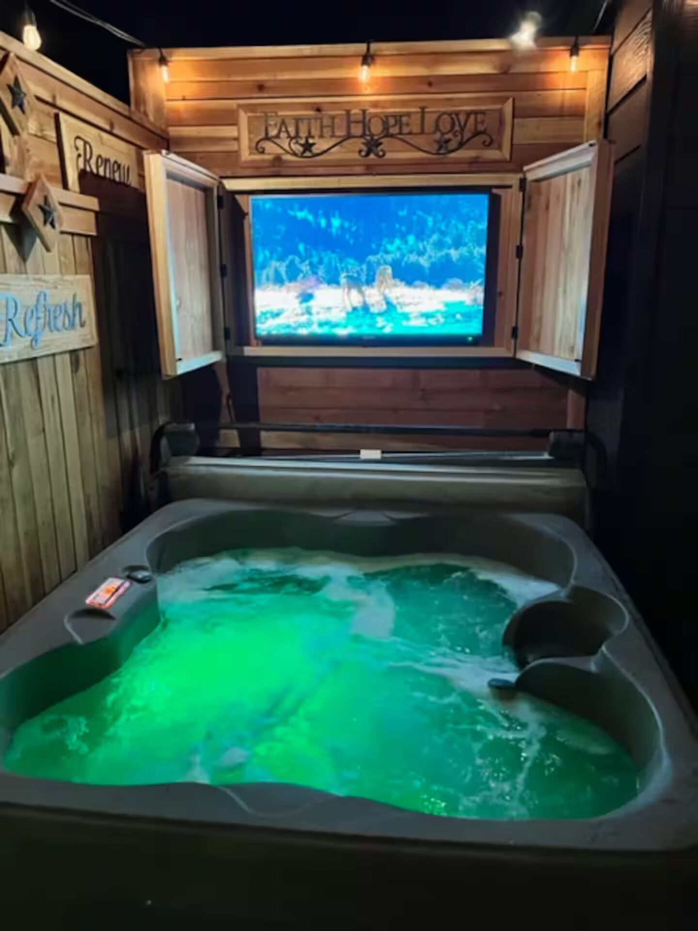 Outdoor spa tub