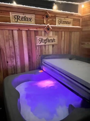 Spa - Reno Spa Studio Hot Tub Sauna 1.5 Miles to Airport (Reno)