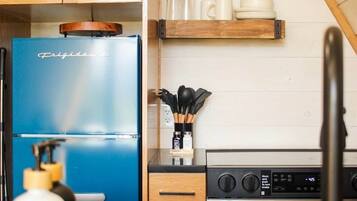 Fridge, microwave, oven, coffee/tea maker