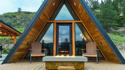 Romantic A-Frame Oasis w/ Wood-Fired Hot Tub”