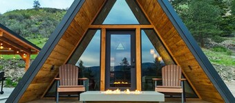 Romantic A-Frame Oasis w/ Wood-Fired Hot Tub”