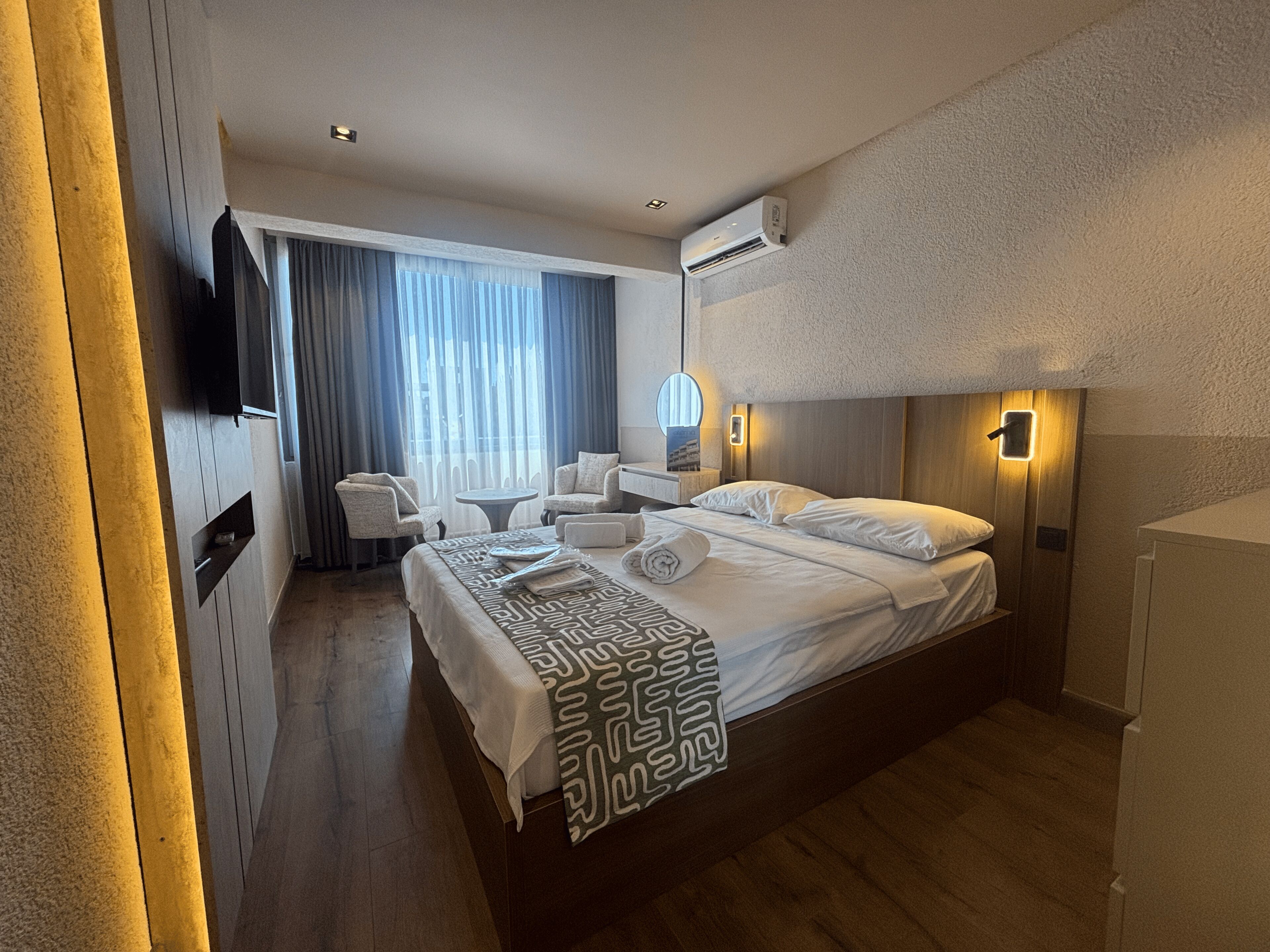 Deluxe Double Room, Sea View | In-room safe