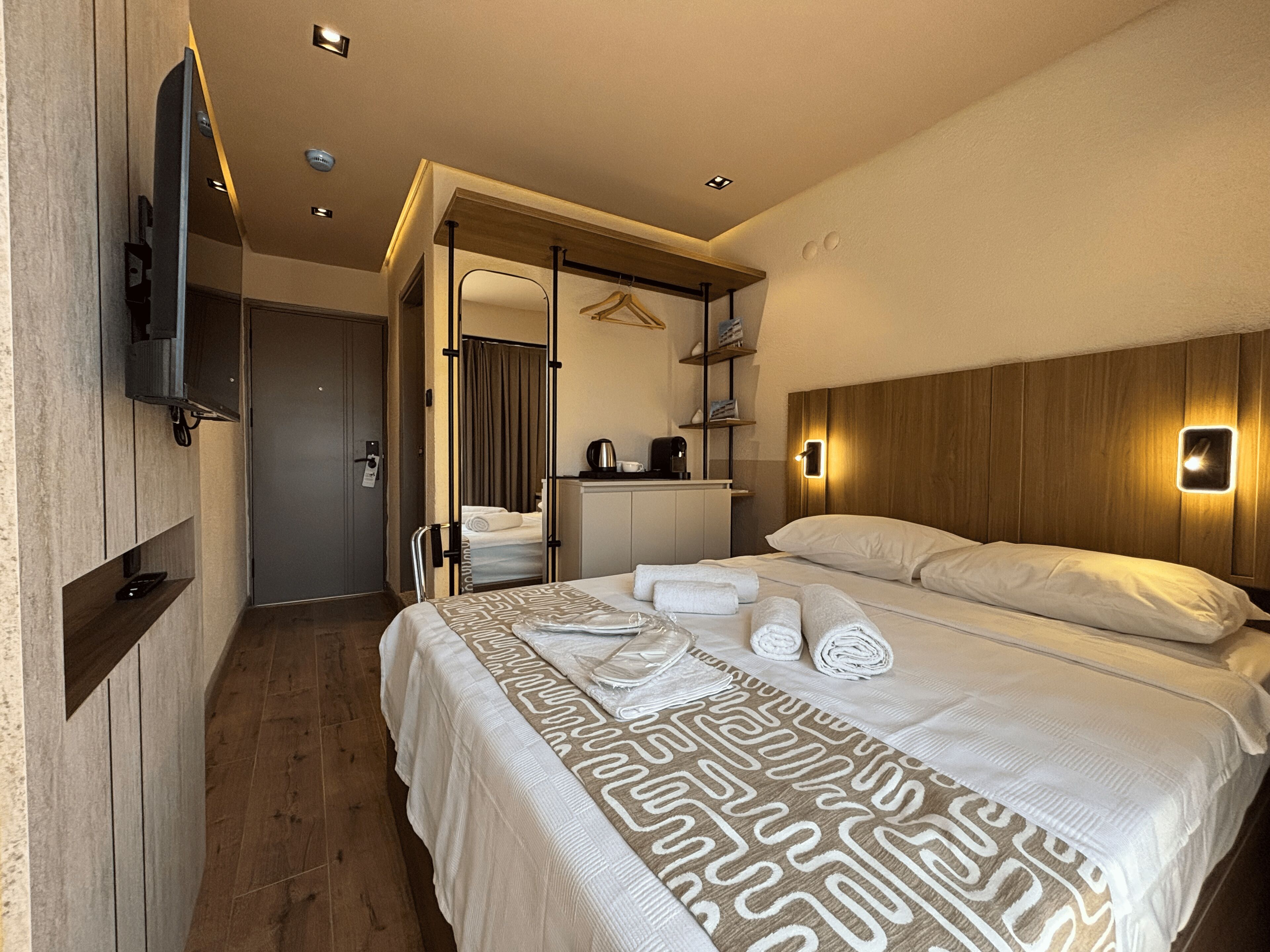 Comfort Double Room, Mountain View | In-room safe