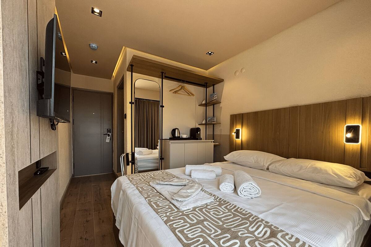 Kahden hengen comfort-huone, vuoristonäköala | Tallelokero huoneessa