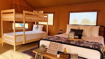 1 bedroom, bed sheets
