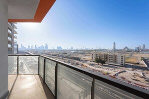 A balcony with a city view, including a highway and buildings. - StayShort - Stylish 1 Bed Apartment in Al Jaddaf for 2 with Pool & Gym (Al Jaddaf)