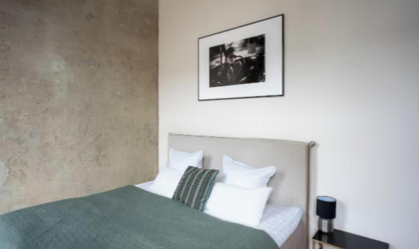 3 bedrooms, desk, iron/ironing board, WiFi (free)