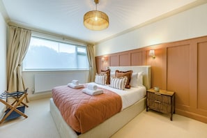 3 bedrooms, travel crib, WiFi (free), bed sheets