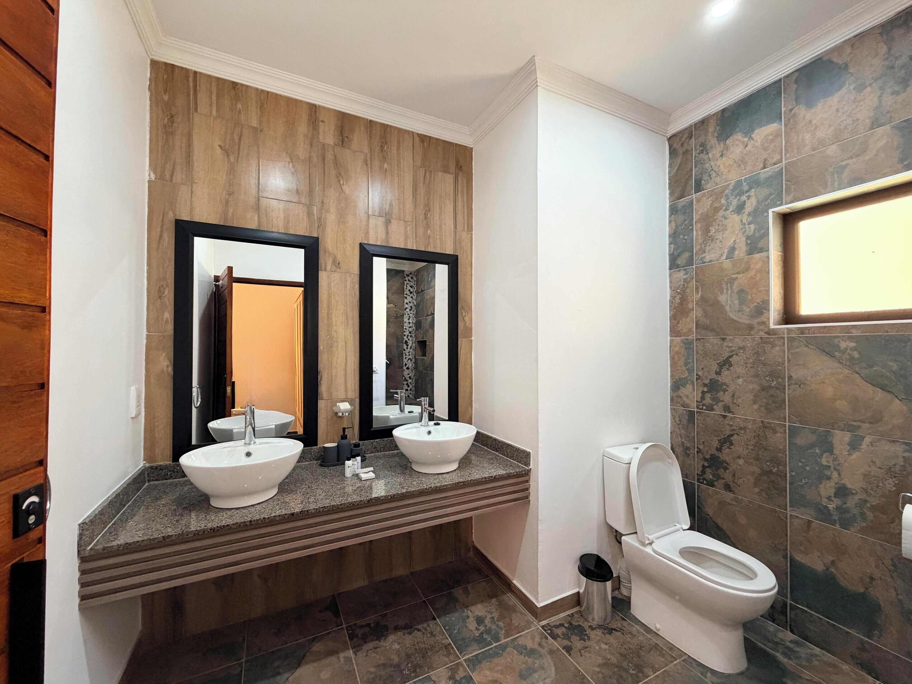 Comfort Double or Twin Room, Mountain View | Bathroom