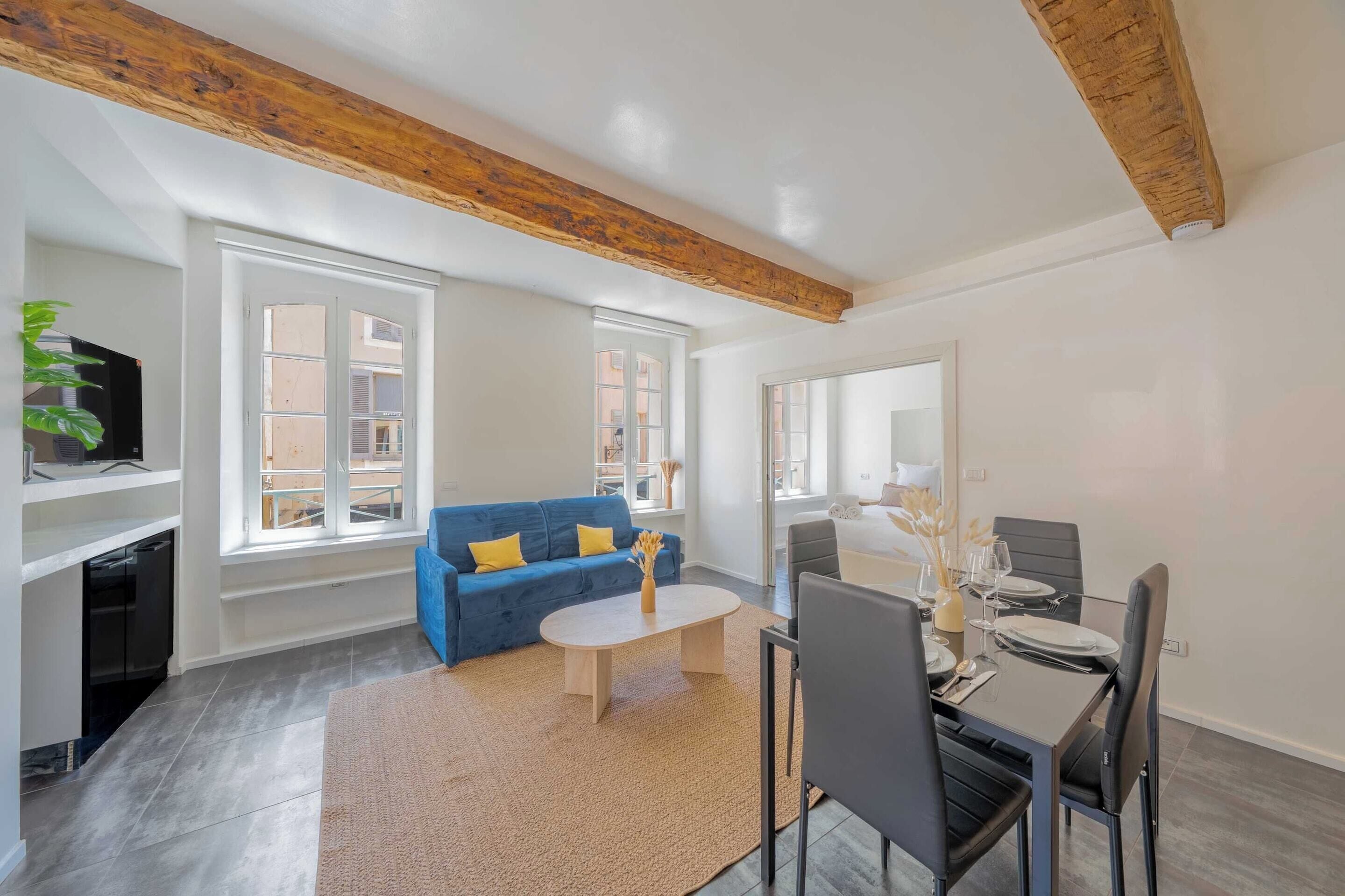 Apartment | Dining