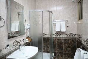 Haartrockner, Handtücher, Toilettenpapier