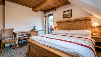 Standard-Doppelzimmer, Balkon, Blick auf den Innenhof