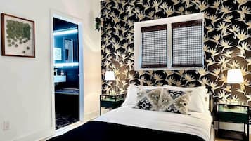 5 bedrooms, iron/ironing board, WiFi, bed sheets