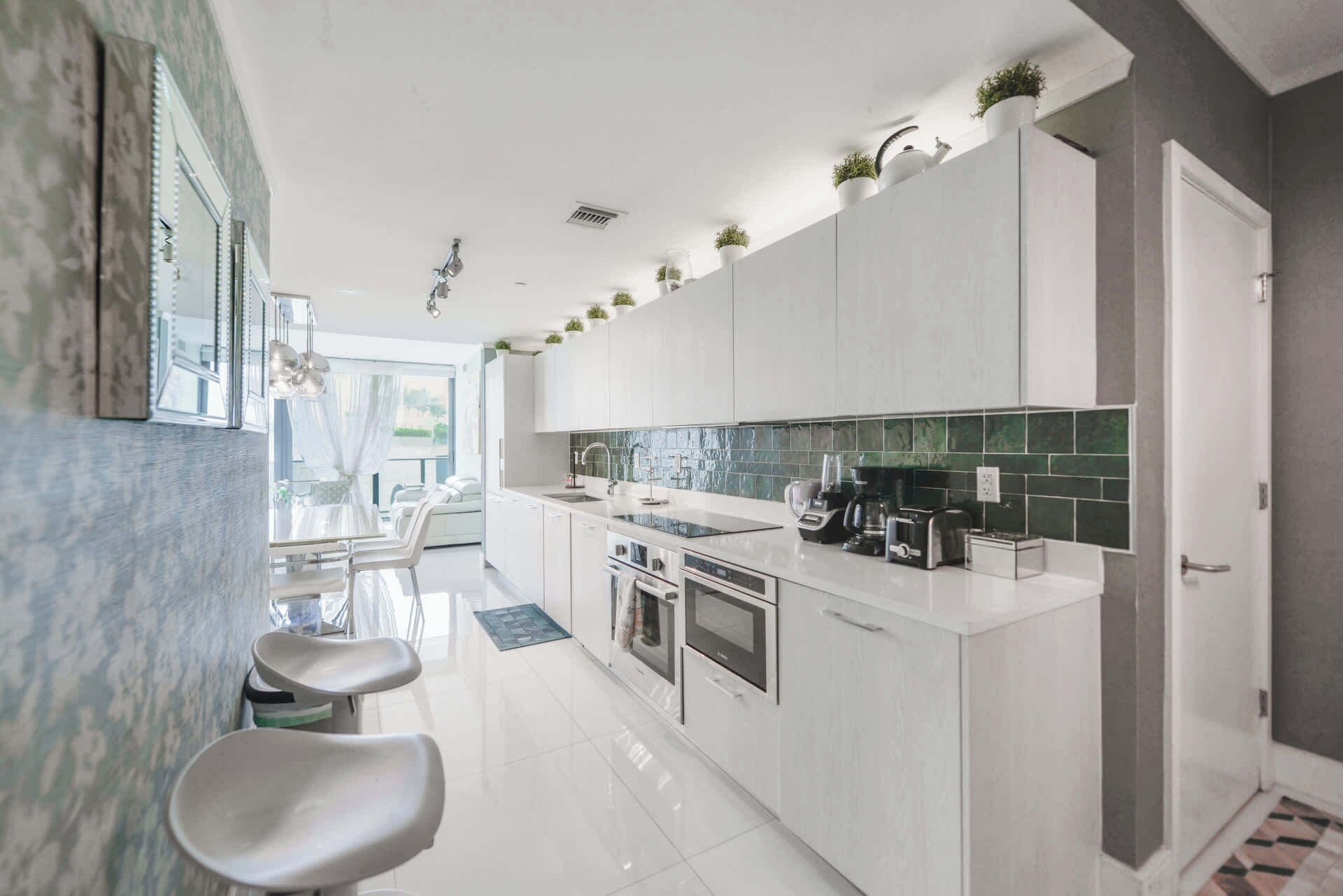 Family Apartment, City View | Private kitchen