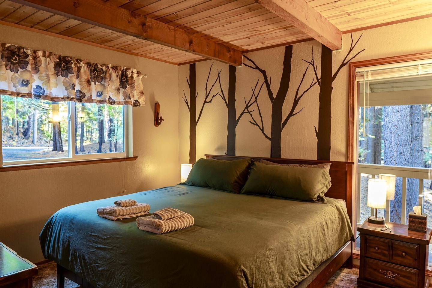 6 bedrooms, iron/ironing board, WiFi, bed sheets