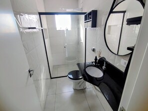 Bathroom - Vrbo Property (Matinhos)