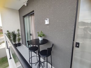 Outdoor dining - Vrbo Property (Matinhos)