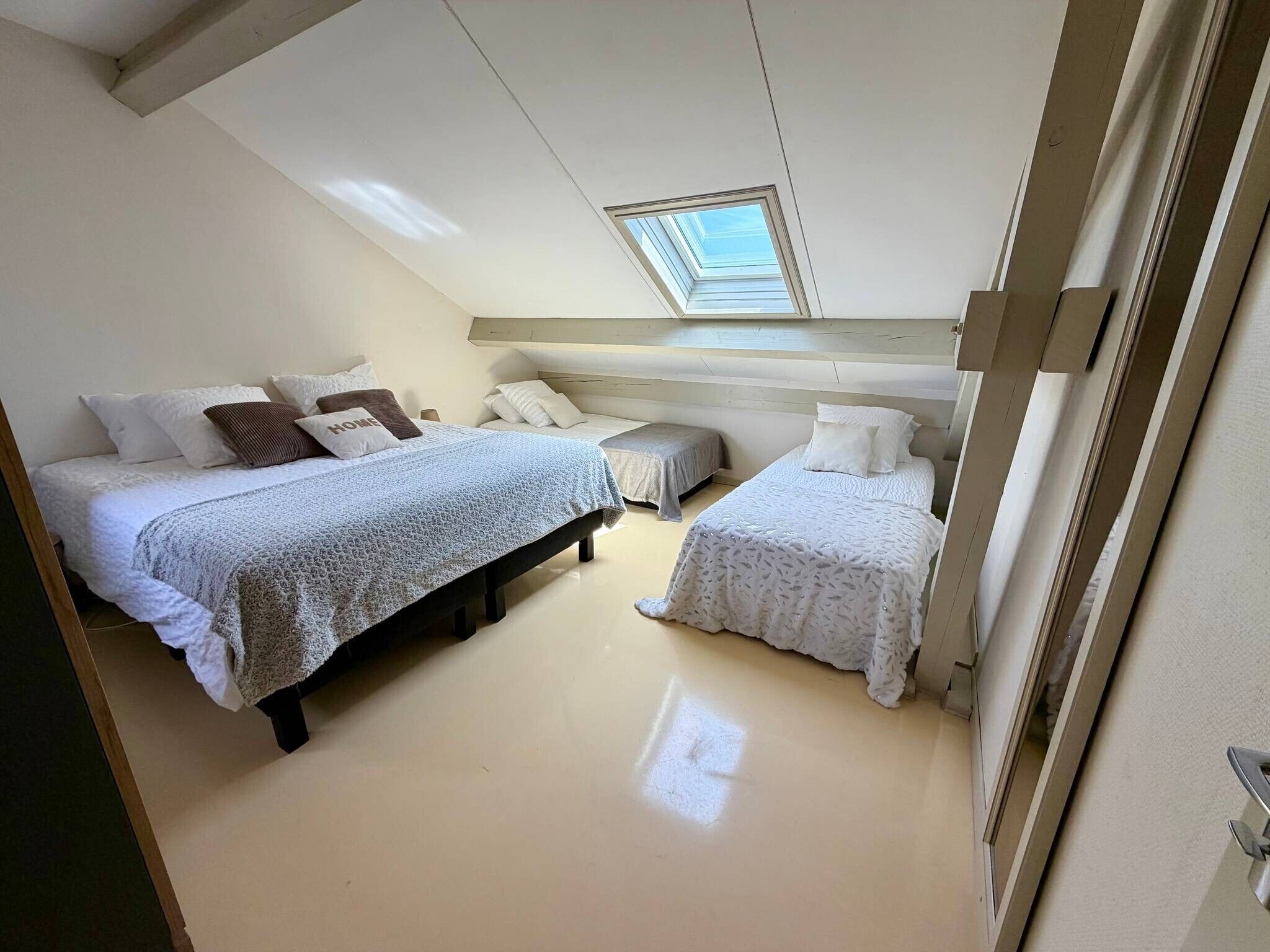 WiFi, bed sheets