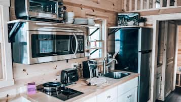Coffee/tea maker, fridge, microwave