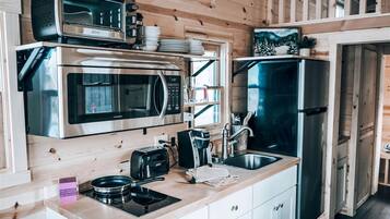 Coffee/tea maker, fridge, microwave
