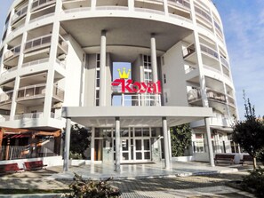 A multi-story hotel with a prominent 'Royal' sign, balconies, and a central entrance. - Apartment Royal by Interhome (Salou)