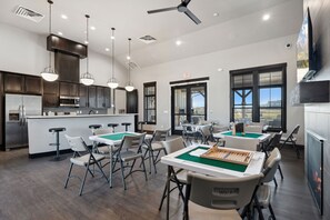 Dining - Vernazza Retreat | King Suite & Resort Amenities (Windsor)