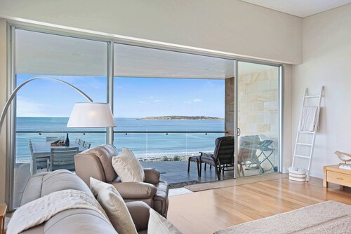 Platform 39, Beachfront & Victor Harbor Views