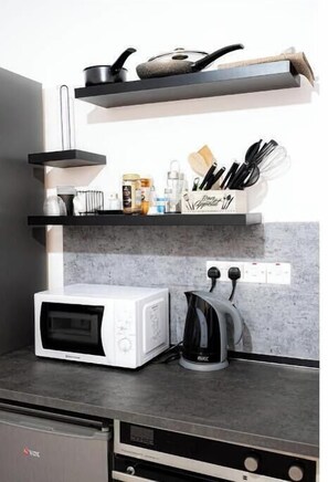Private kitchen - Klea's Downtown City Apartment Suite (Larnaca)